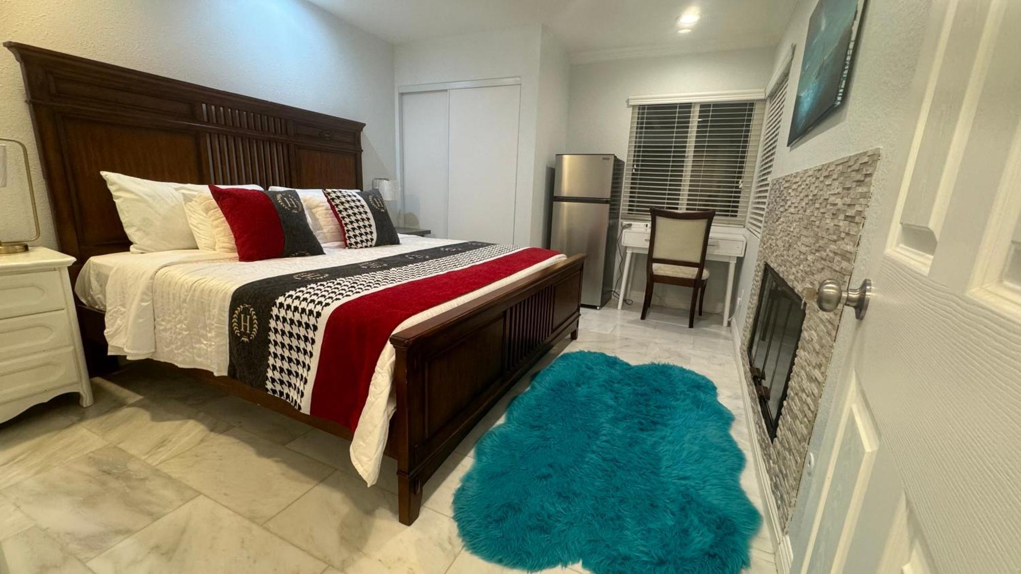 2#Family Suite King Bed Room Чино Хилс Екстериор снимка