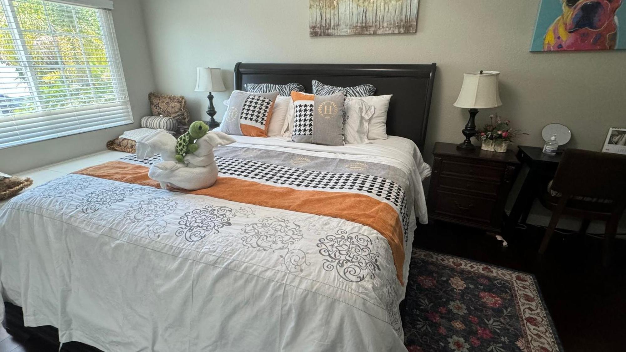 2#Family Suite King Bed Room Чино Хилс Екстериор снимка